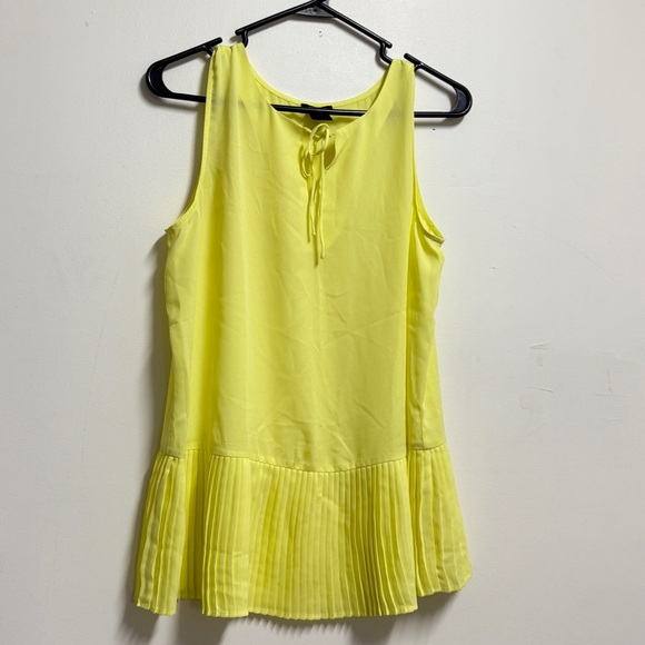 Women’s yellow sleeveless pleated blouse summer tie up blouse spring sleeveless - Picture 3 of 6